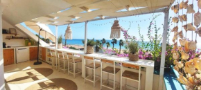 Beach penthouse with rooftopbar and Fiber WiFi, spectacular 180 degrees ocean view